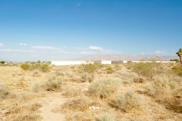 17455 Mauna Loa St, Hesperia, CA 92345